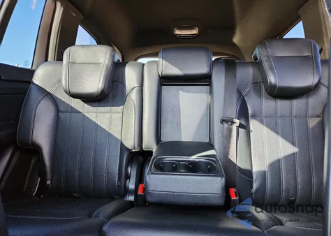 2017 Mercedes-Benz Gls 450 4Matic z USA, uszkodzony, nr VIN 4JGDF6EE4HA883934